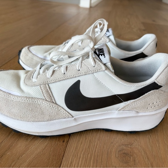 Nike Men's Waffle Nav White and Black Sneakers, size 11 - Picture 3 of 7